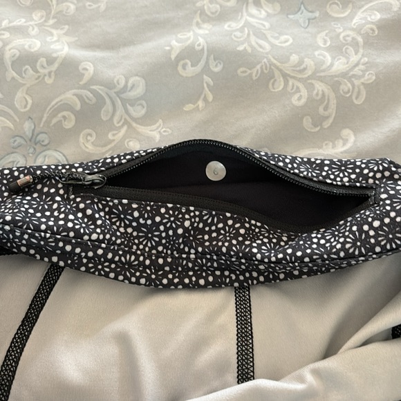 Lululemon Crop Leggings - Picture 6 of 7